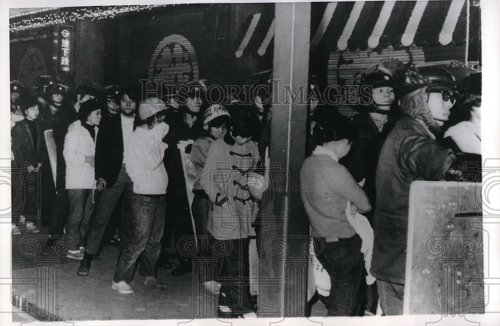 1969 Press Photo Radical Students Standing Inline After Arrest For Rioting - Historic Images