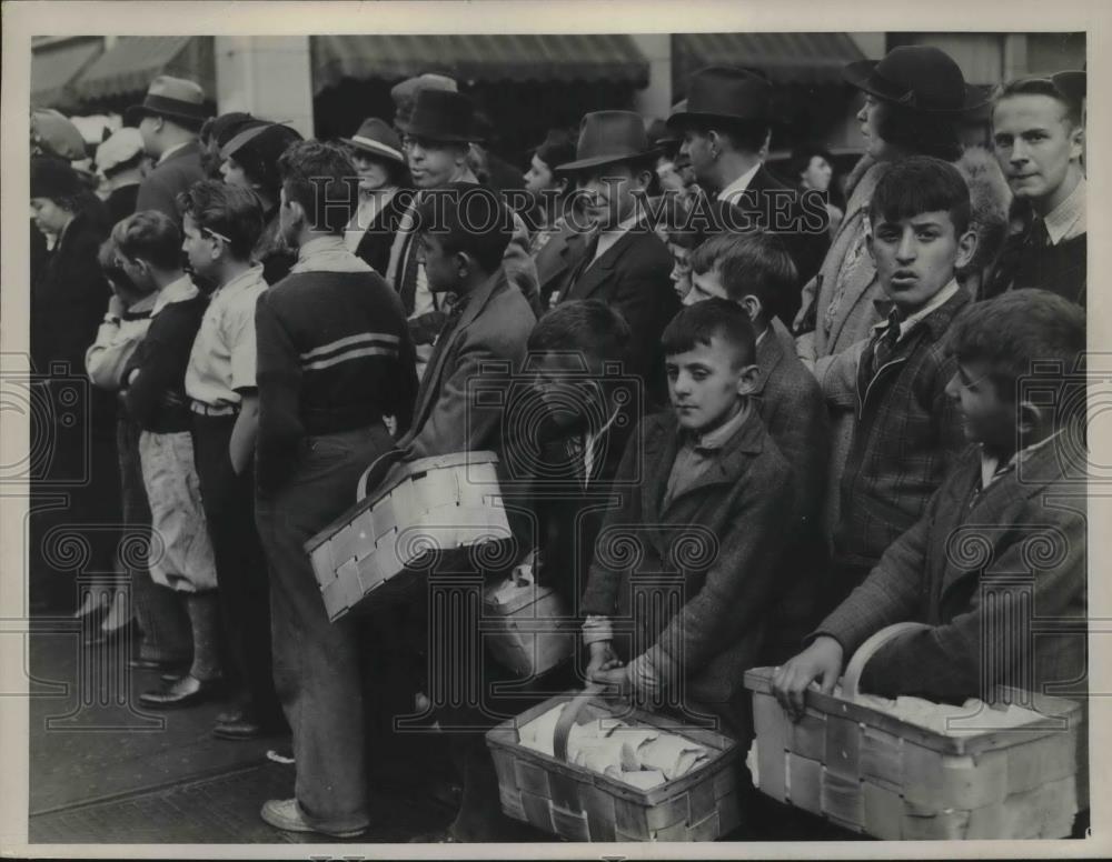 1938 Press Photo Children with Baskets - Historic Images