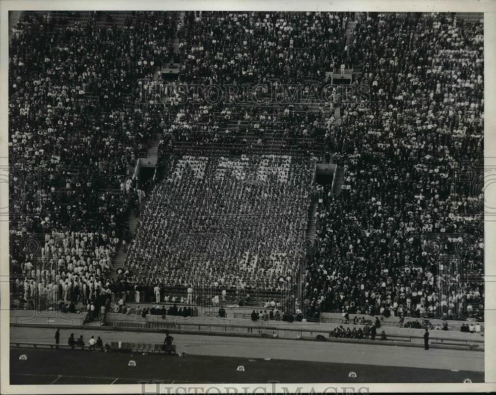 1933 Press Photo The cheering section of the University of Southern California - Historic Images