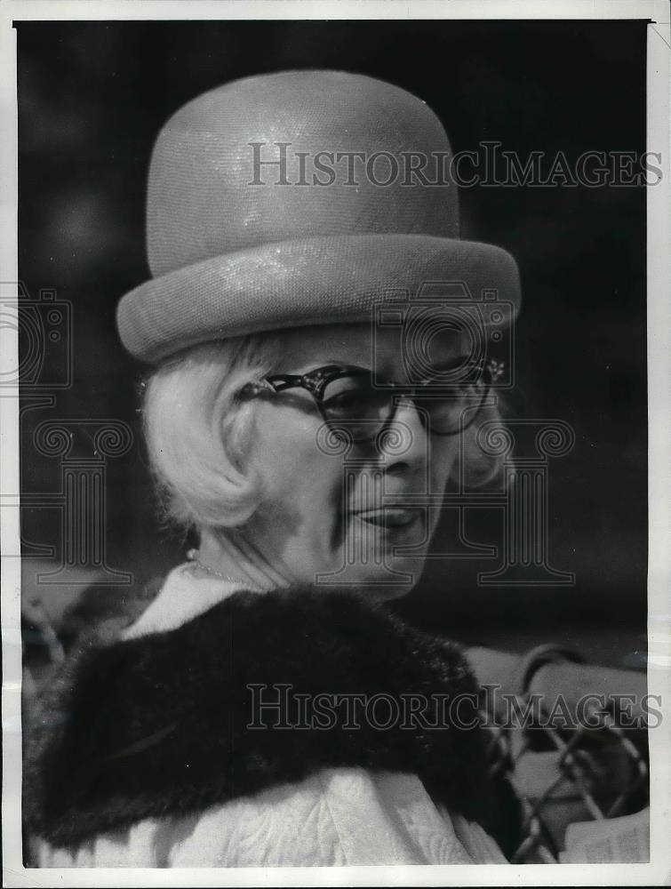 1962 Press Photo Miss Storm Manning at NY Aqueduct race track - Historic Images