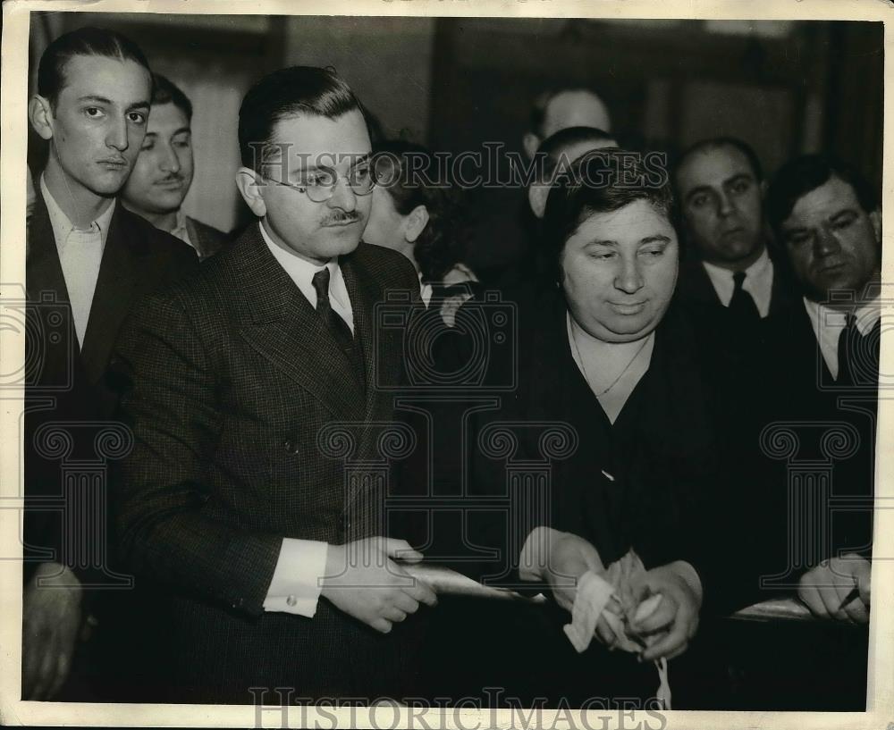 1936 Press Photo Mrs. Carina Favata with her Attorney Joseph Fox. - Historic Images