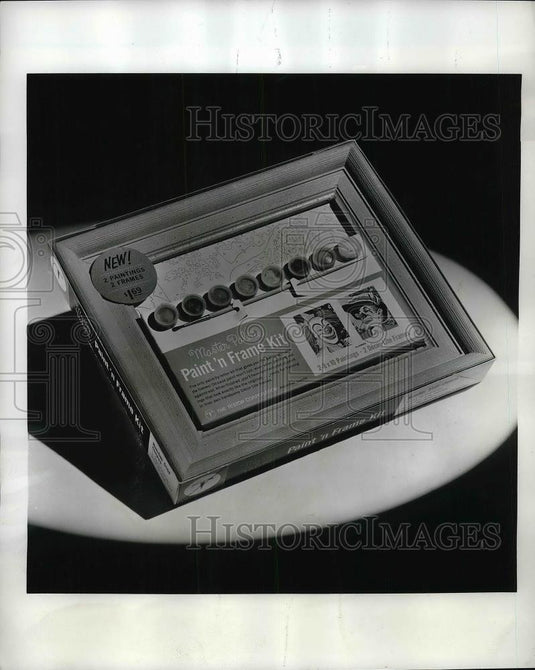 1962 Press Photo New "Master Palette Paint 'n Frame Kit" - Historic Images