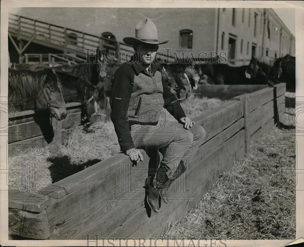 1936 Press Photo Kubitz bachelor Bucking broncs horse whisperer - Historic Images