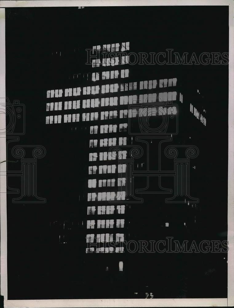 1935 Press Photo Lighted Windows of the McGraw Hill Building in New York. - Historic Images