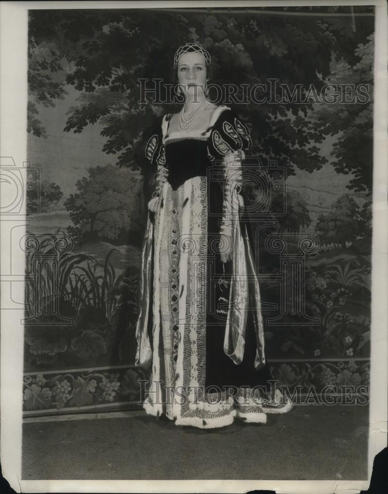 1930 Press Photo Margaret Trimble, Costume, Beaux Arts Ball Hotel Astor New York - Historic Images