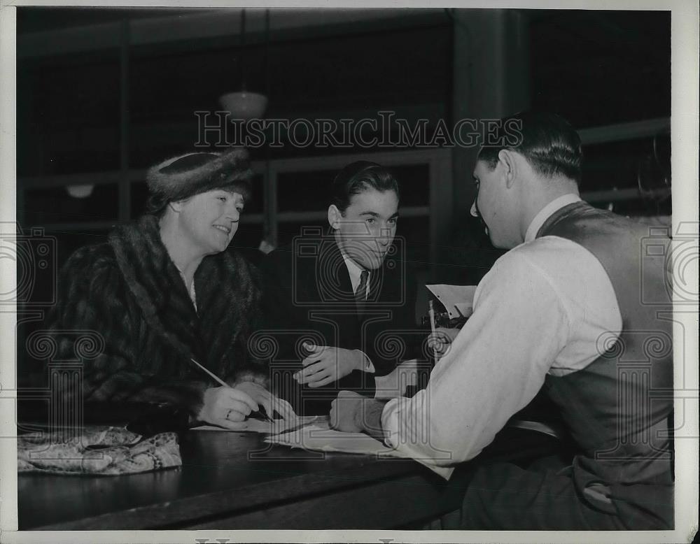 1938 Press Photo Lottie Hehmann Citizenship Papers New York - Historic Images