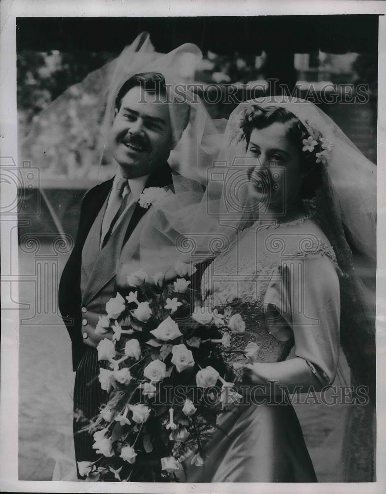 1950 Press Photo Mayor Johnstone with Mrs Nial Vernon Johnstone - Historic Images