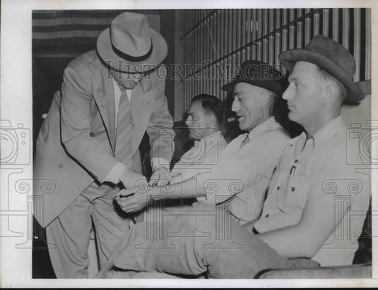 1944 Press Photo Chief W.C. O'Lee, Roy Yates, Harold and Dennis - Historic Images