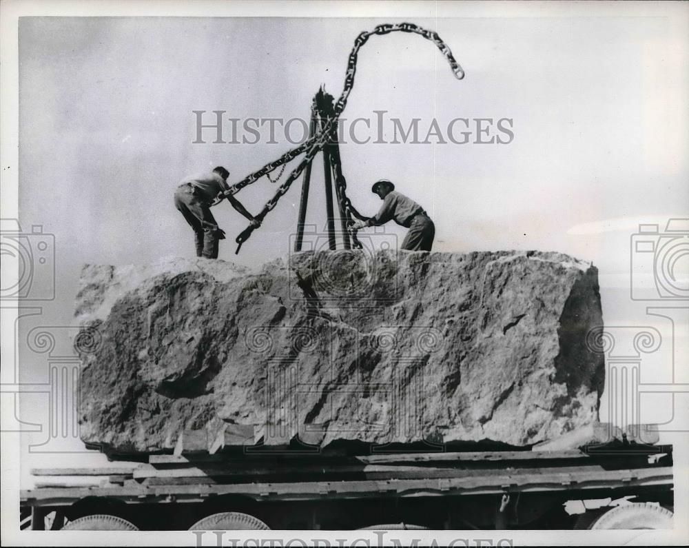 1958 Press Photo Folklore Paul Bunyan &#39;s 110 Ton Boulder He Used it As Anchor - Historic Images