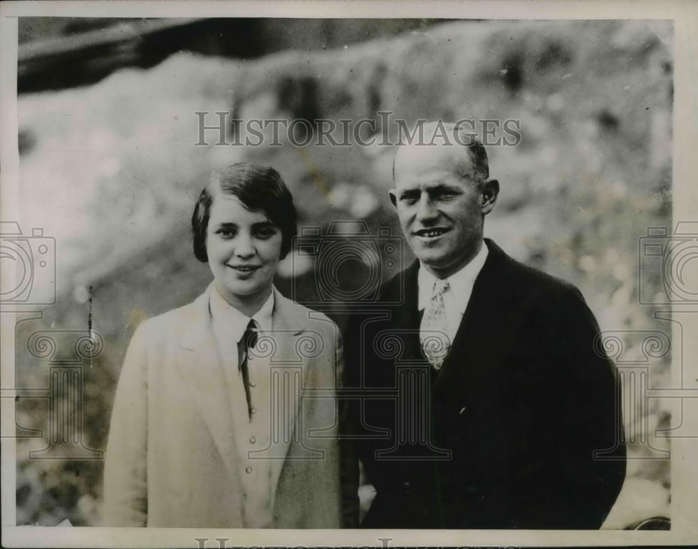 1921 Press Photo William malleska Augie Peddler - Historic Images