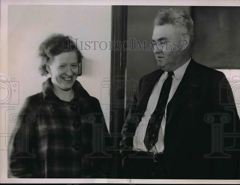 1937 Press Photo Phyllis Wabzak &amp; Sheriff Edward J Mitten - Historic Images