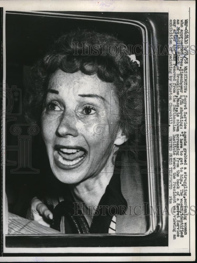 1958 Press Photo Mrs.Edith Einch screaming who approached Pres. Eisenhower. - Historic Images