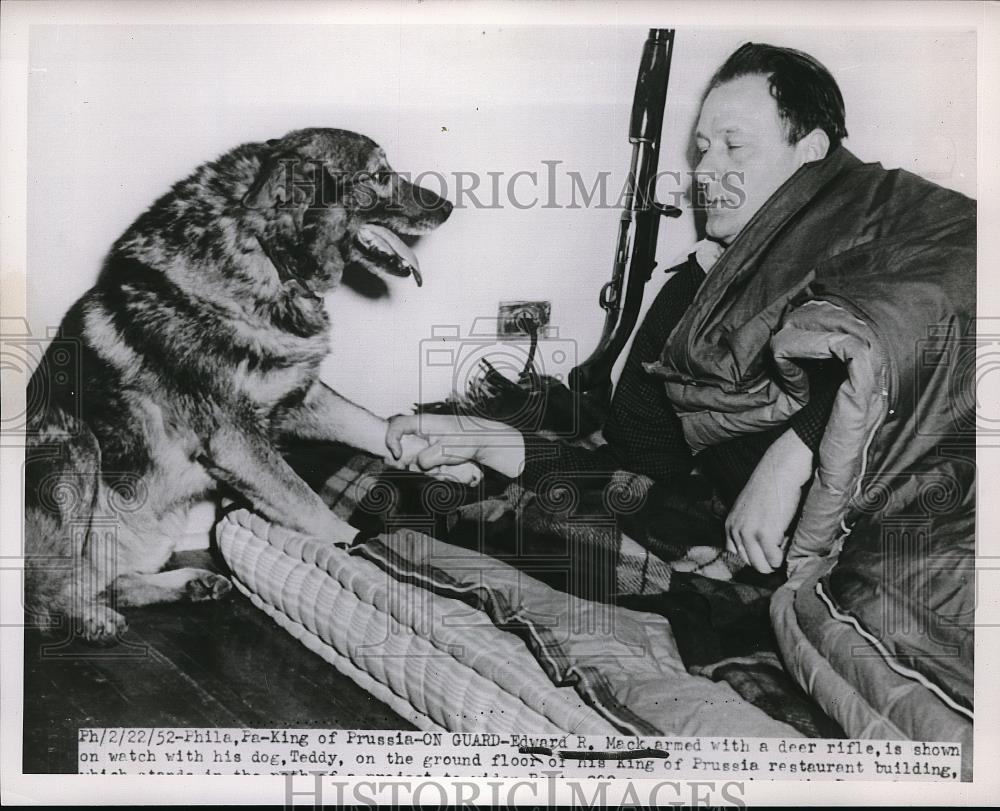 1952 Press Photo Edward R. Mack with his dog Teddy - neb32277 - Historic Images