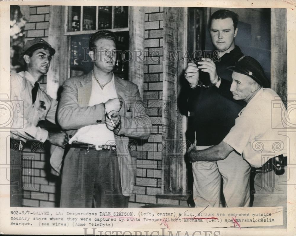 1948 Press Photo Dale Simpson and H.E. Miller after their arrest - Historic Images