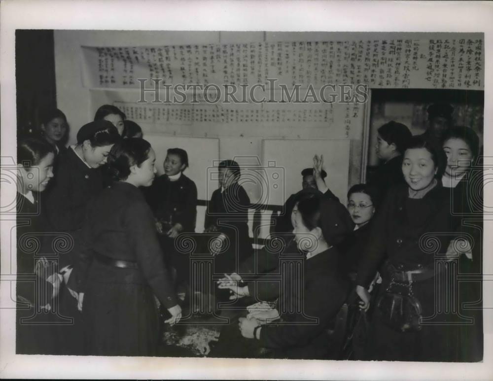 1937 Press Photo Toyko bus girls on strike at the bus shed - Historic Images