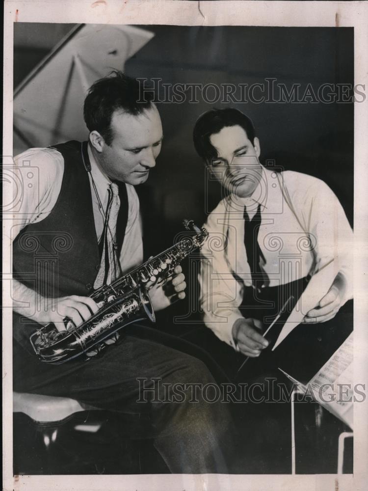 1937 Press Photo Red Ruffing Pitcher New York Yankees MLB Saxophone Lessons - Historic Images
