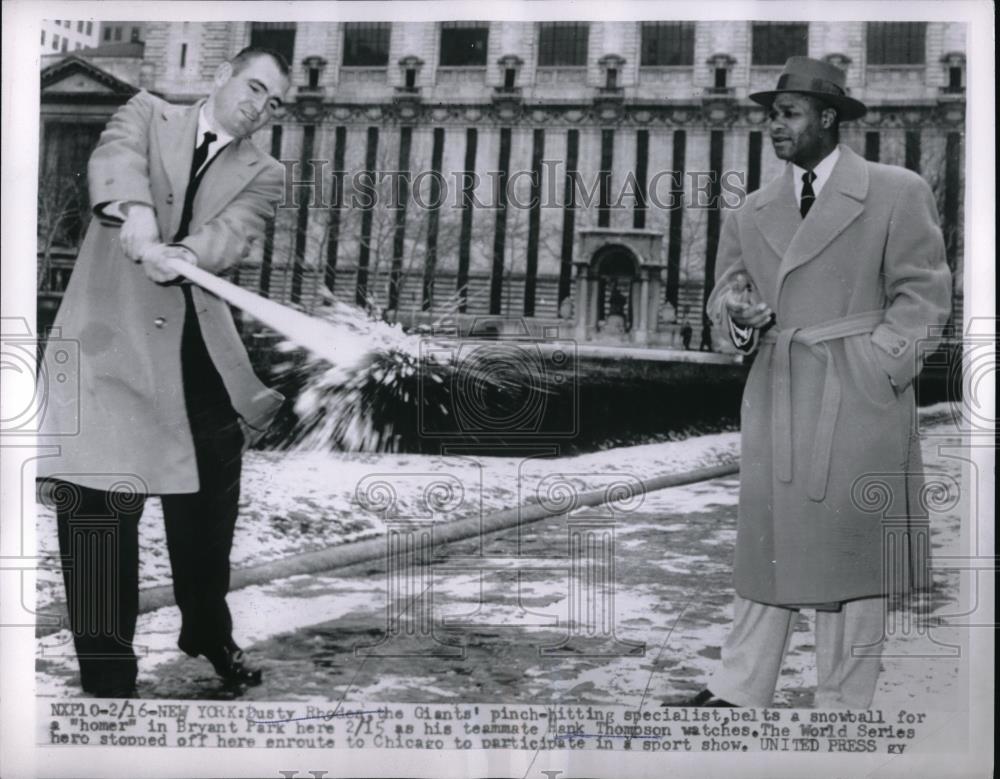 1955 Press Photo New York Giants Dusty Rhodes &amp; Teammate Hank Thompson - Historic Images