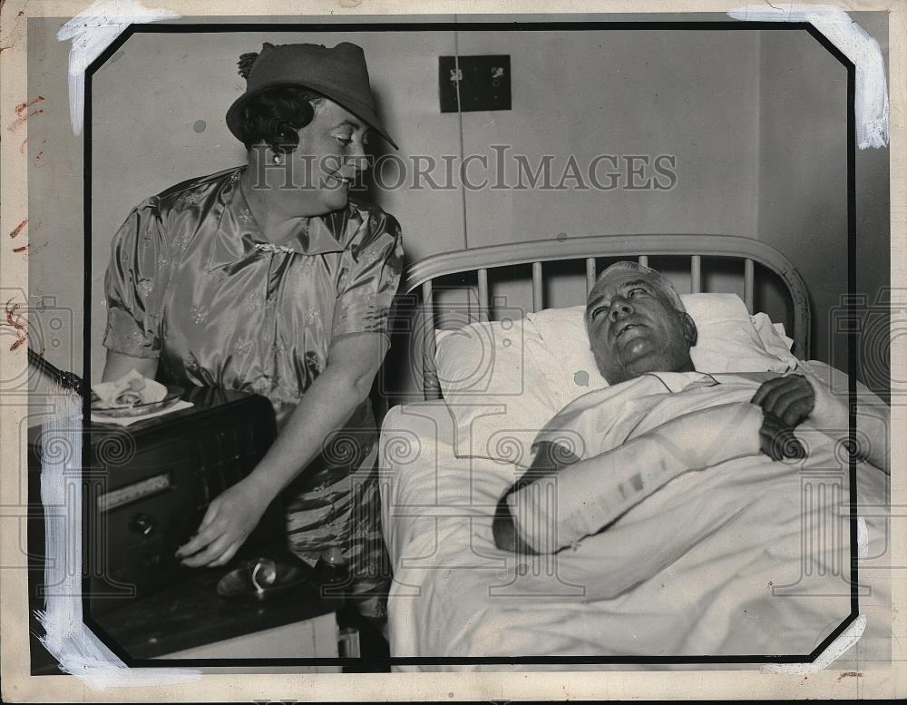 1927 Press Photo Mr. &amp; Mrs. Tris Speaker - Historic Images