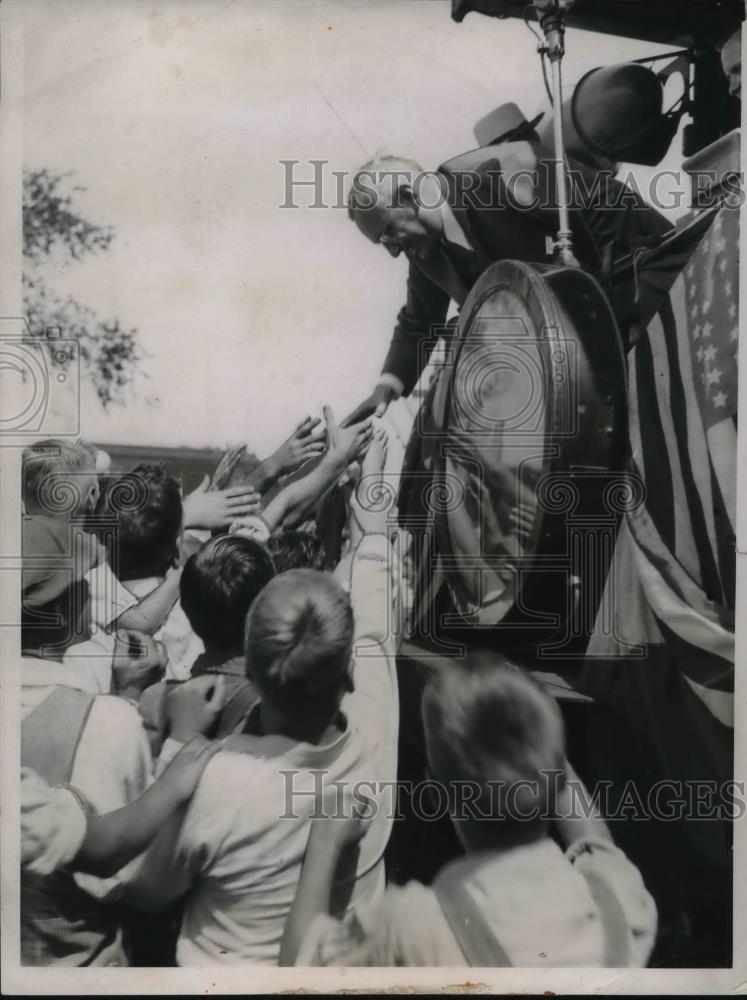 1936 Press Photo Gov.Alfred M. Landon during campaign tour in Sterling Ill. - Historic Images