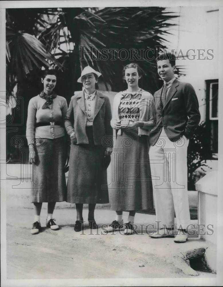 1936 Press Photo Mrs. U.E.V. Hickey &amp; Children Howard, Nancy, Janet in Bermuda - Historic Images