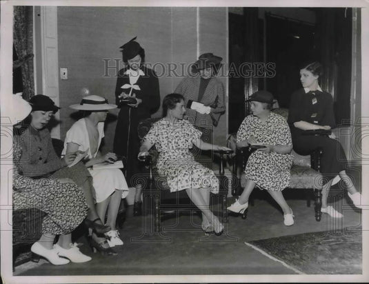 1936 Press Photo Mrs. Landon, Wife of Gov. Alf Landon Meets Press in Topeka - Historic Images
