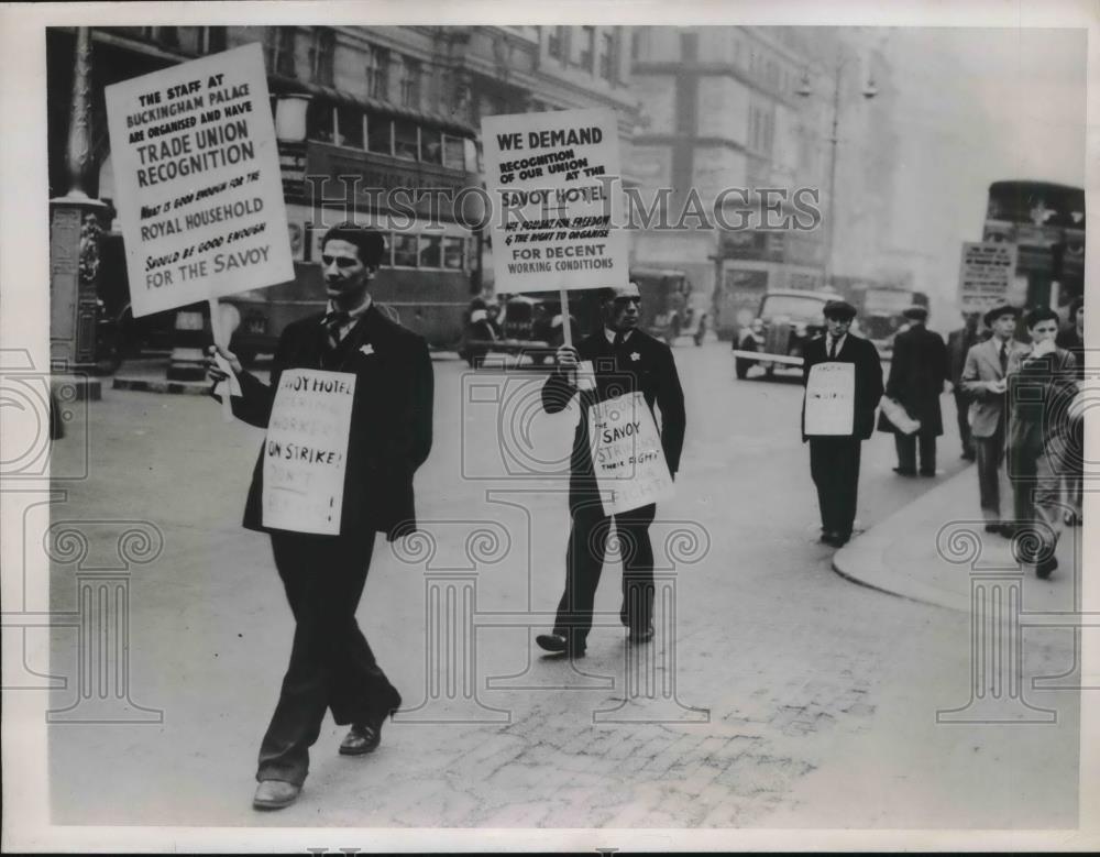 1946 Press Photo Picketers march before the Savoy Hotel in London - neb33637 - Historic Images