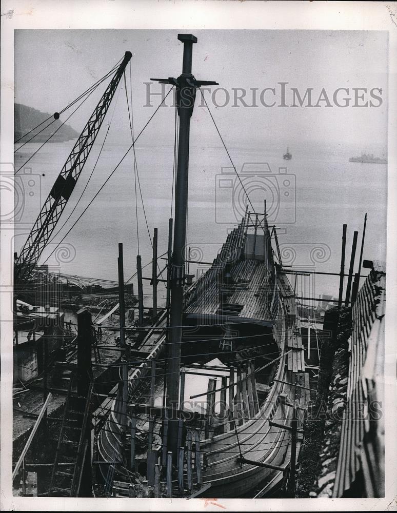 1957 Press Photo New Mayflower Replica at Shipyard in Brixham England - Historic Images