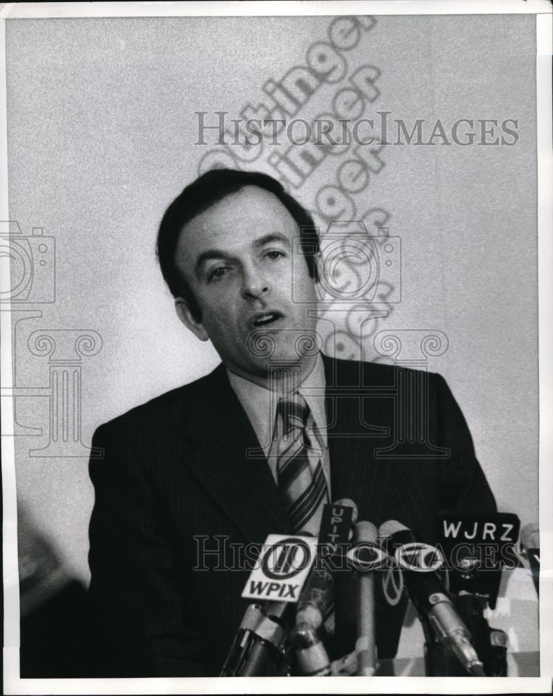 1970 Press Photo Rep Richard Ottinger Announces Candidacy For Senate - Historic Images