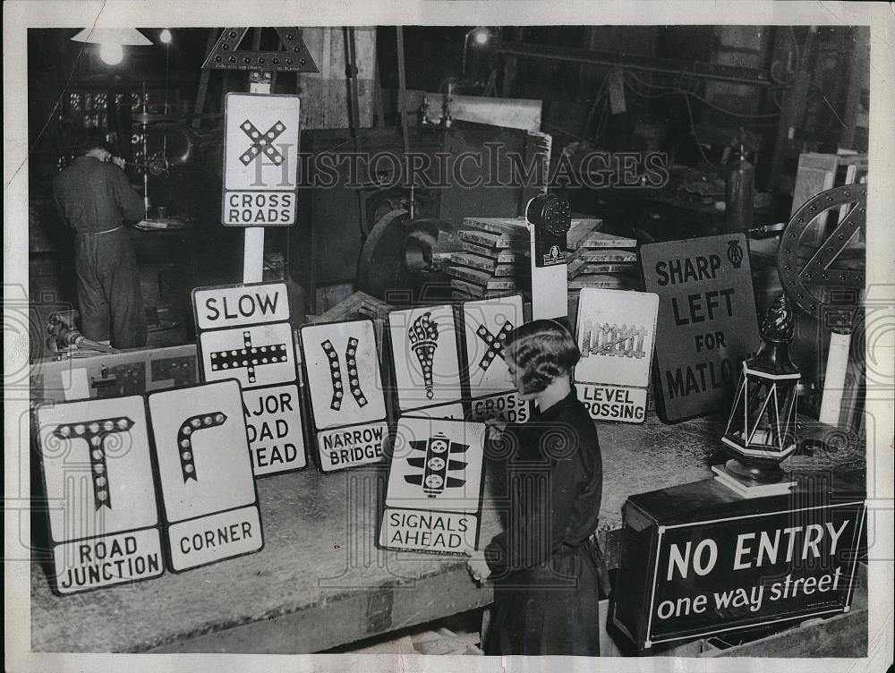 1934 Press Photo Road safety campaign in England - neb32032 - Historic Images