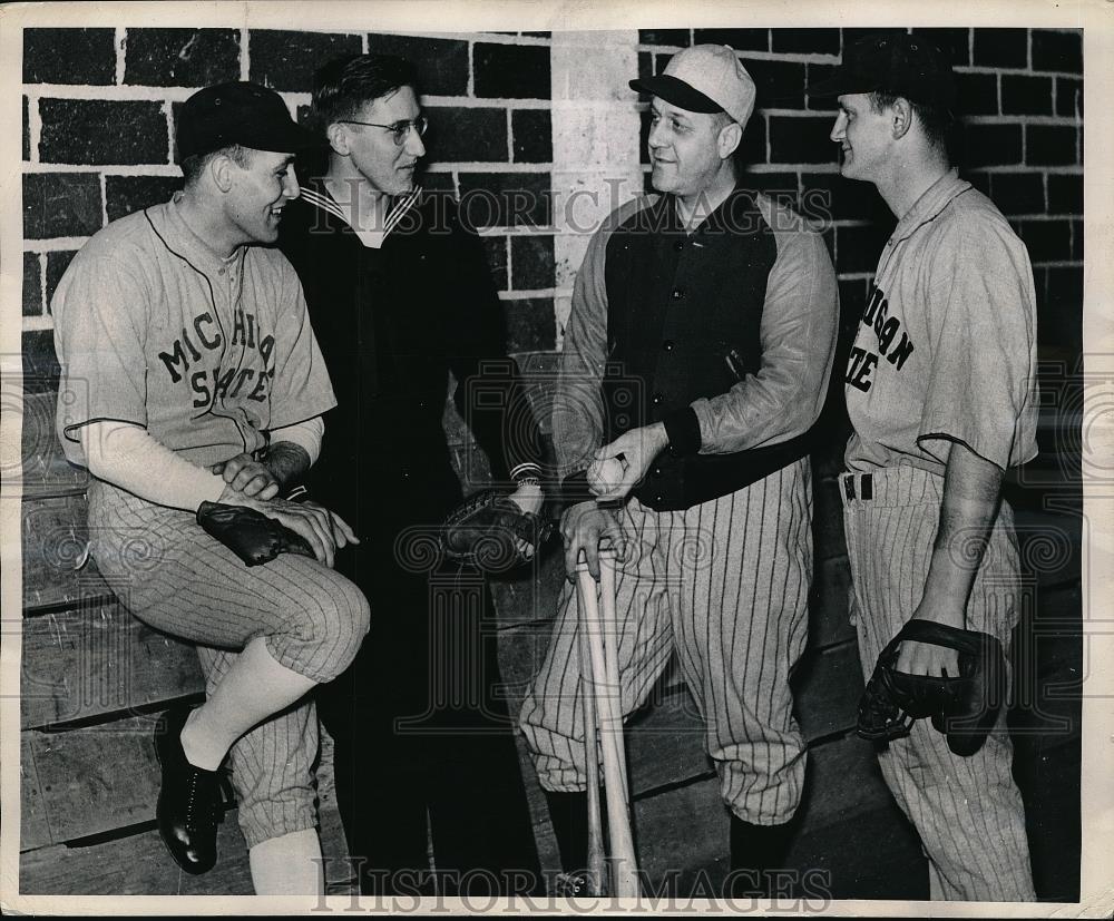 1945 Press Photo Mich State College, R Massuch,JH Kobs,J Breslin,D Mineweaver - Historic Images