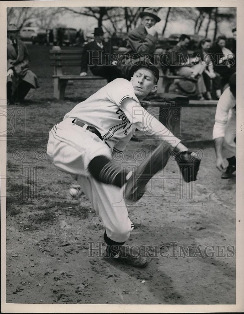 1947 Press Photo Ted Roth, Yale pitcher at practice - Historic Images