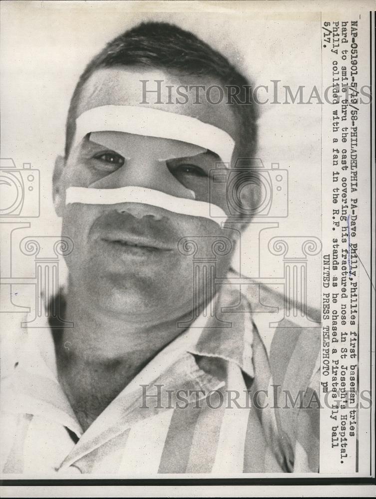 1958 Press Photo Phillies 1st baseman Dave Philly after being hit by fly ball - Historic Images