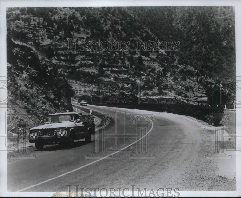 1968 Press Photo A Mexican Tourist Service &quot;Green Fleet&quot; Truck on Patrol - Historic Images