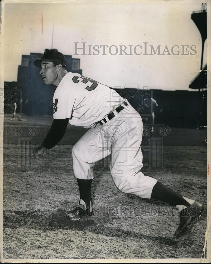 1957 Press Photo Cleveland Indian pitcher Bill Wight in action - Historic Images
