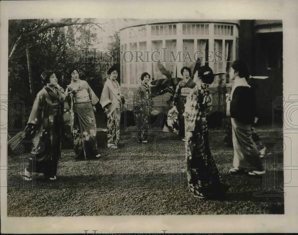 Hanetsuke Japanese girls playing at Hanetsuki at New Year's celebration 1928 ...