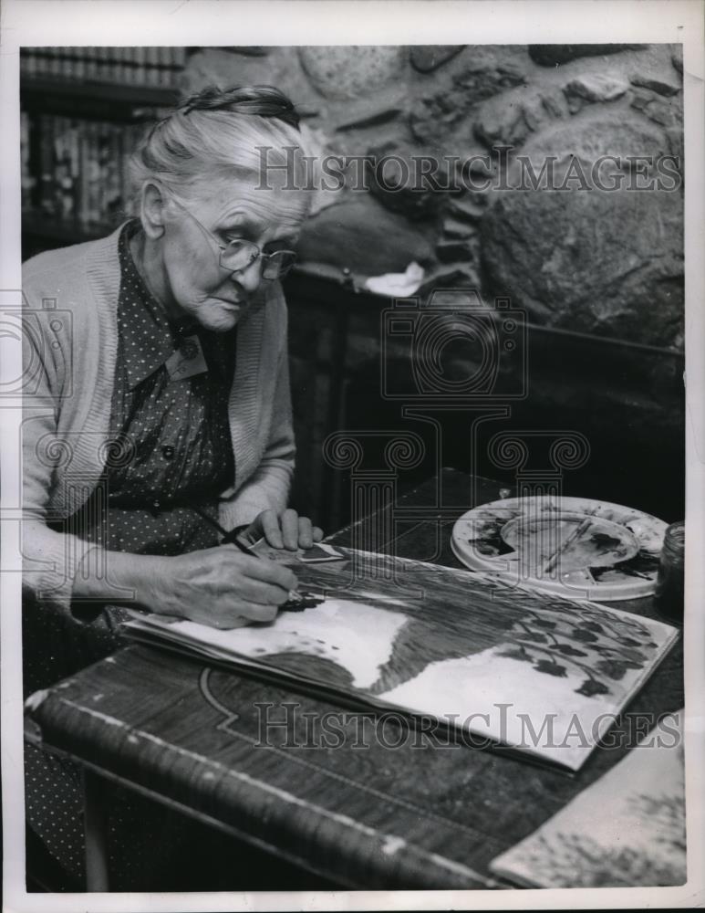 1958 Press Photo Mrs. Mary Rilla Halliday at 83 Works on Watercolors in Mayfield - Historic Images