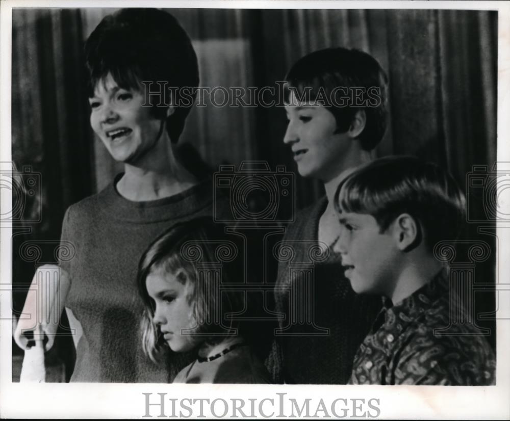 1966 Press Photo Astronaut James Lovell Wife &amp; Children Barbara, Susan &amp; James - Historic Images