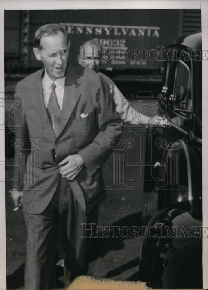 1939 Press Photo Secretary of Commerce Harry Hopkins Returning to Washington - Historic Images