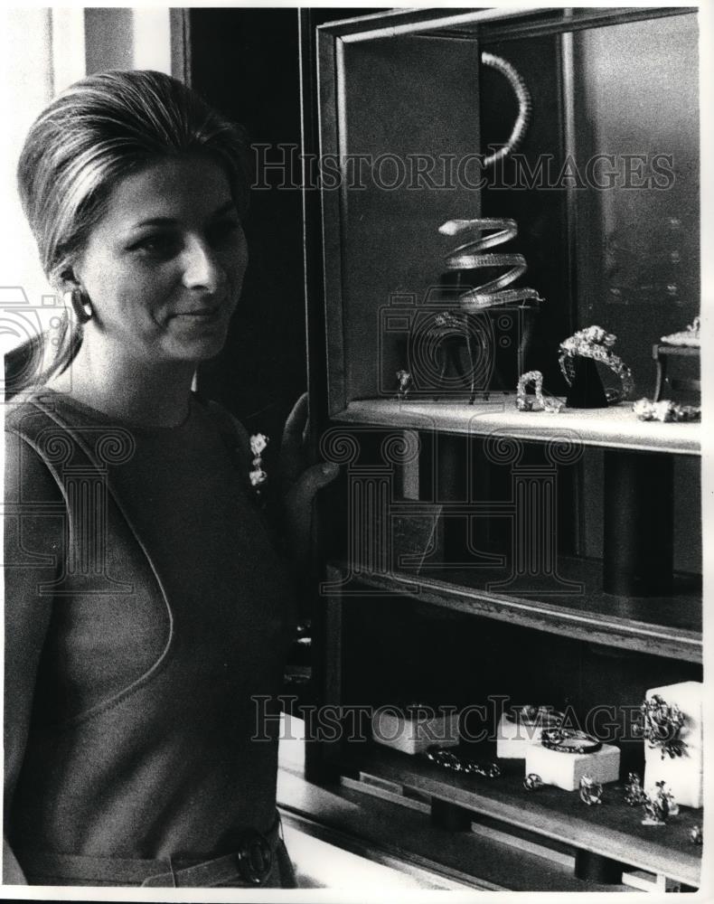 1968 Press Photo Italian Heiress Donna Ines Theodoli-Torlonia Becomes Shopkeep - Historic Images