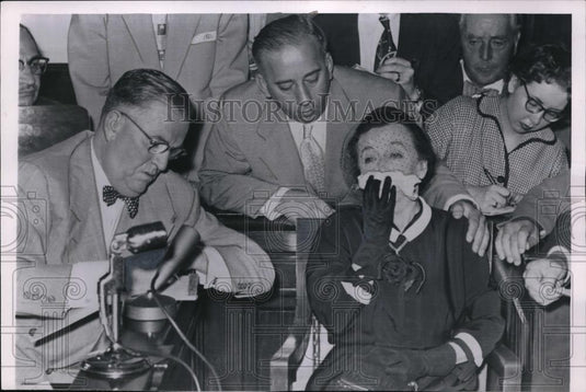 1954 Press Photo Mrs.Marion Thorne at Coroners inquest into the death. - Historic Images