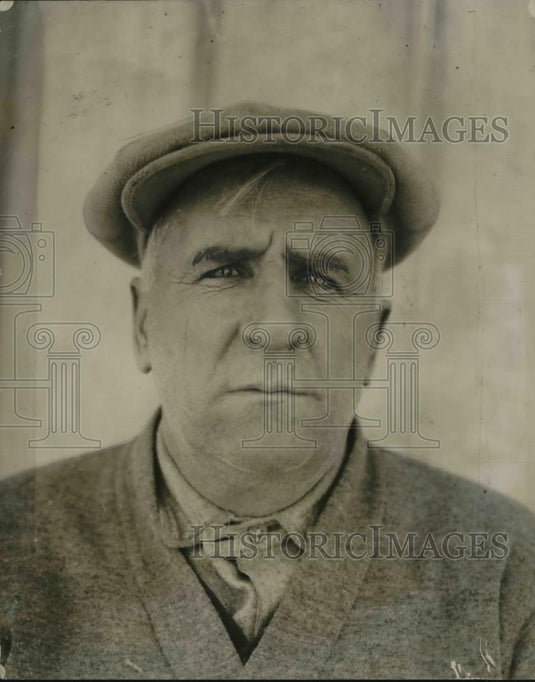 1929 Press Photo George Conrad Poses For Photo - Historic Images