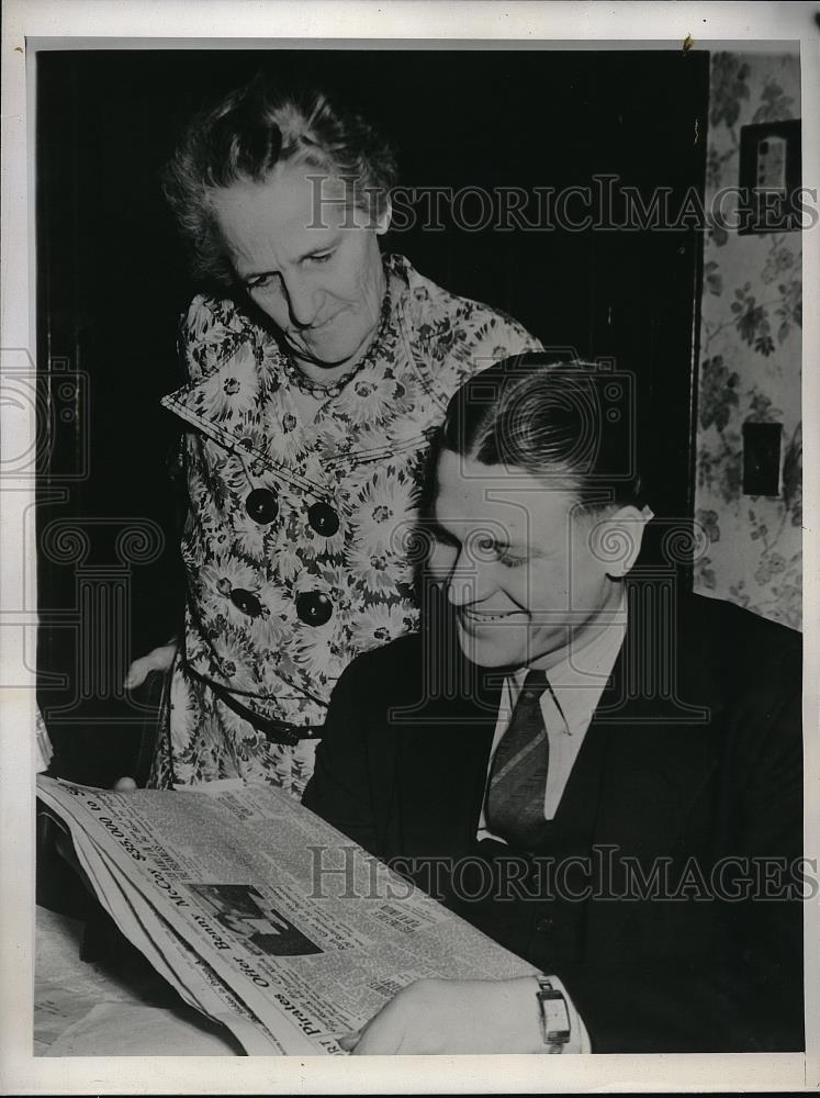 1940 Press Photo Pittsburgh Pirates Benny McCoy & Mom Mrs Elmer McCoy - Historic Images