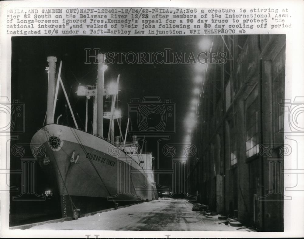 1963 Press Photo Intl Assn Longshoremen ignore Pres Kennedy appeal for truce - Historic Images