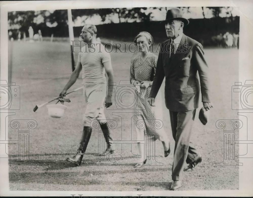 1937 Press Photo The Duke &amp; Duchess of Gloucester walking w/ Capt. F A Gill. - Historic Images