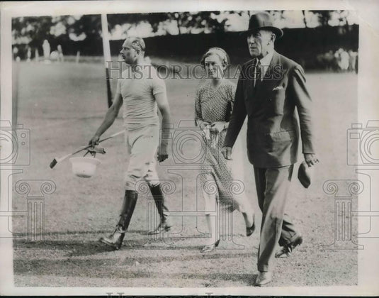 1937 Press Photo The Duke & Duchess of Gloucester walking w/ Capt. F A Gill. - Historic Images