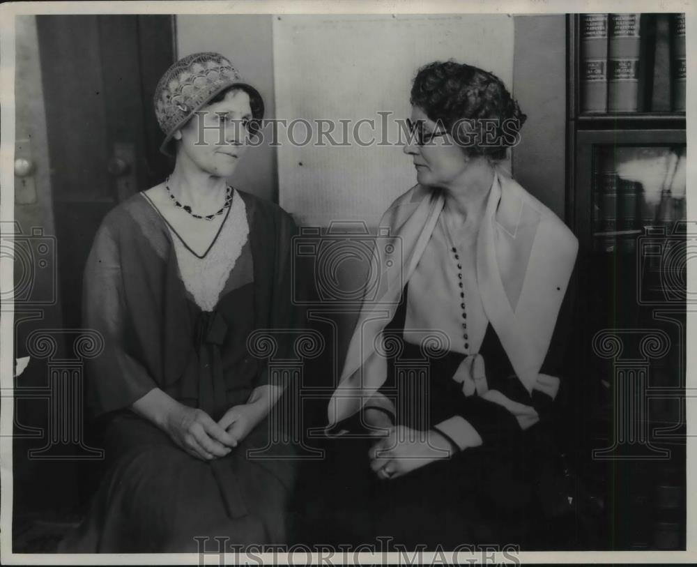 1930 Press Photo Mrs.Emma Wagner and Mrs. Amos Elliot. - Historic Images
