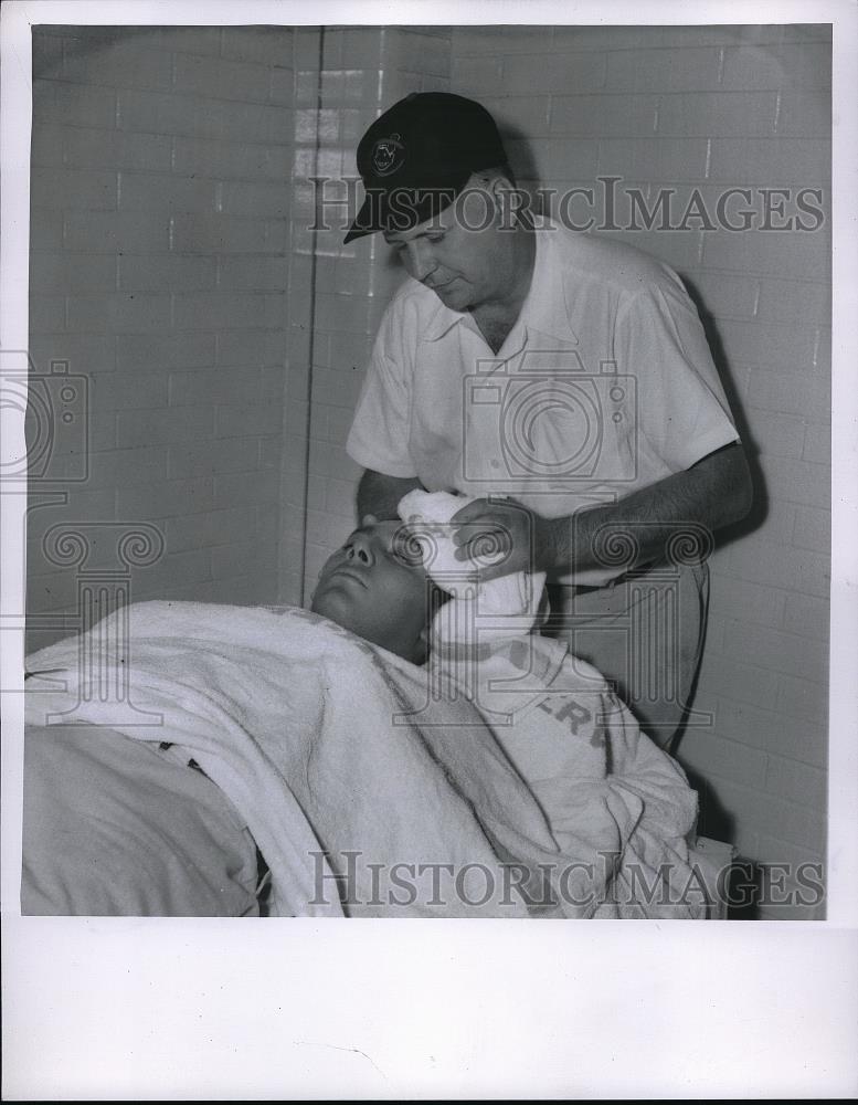 1965 Press Photo Wally Bocks &amp; Avila after hit by a baseball - Historic Images