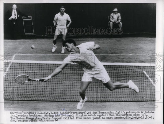 1955 Press Photo Ed Kauder Attempts Backhand Against Ham Richardson - Historic Images