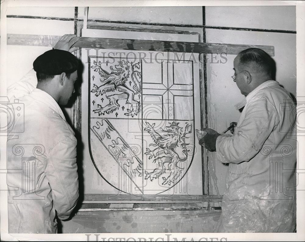 1957 Press Photo New Coat of Arms on Chamber Walls of West Germany Bundesrat Bon - Historic Images