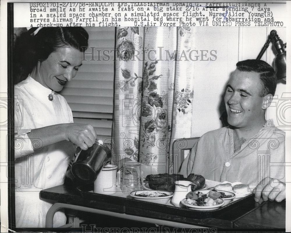 1958 Press Photo Airman Donald G. Farrell with Nurse Alice Young - Historic Images